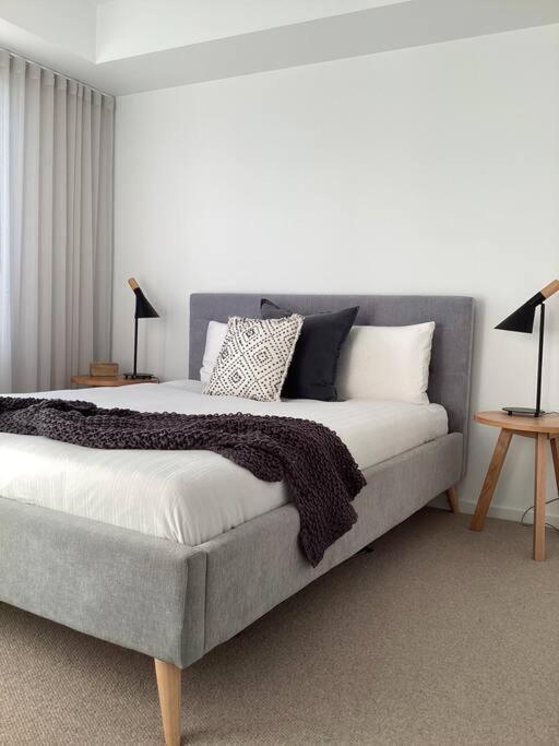 In The Heart Of Port Melbourne Apartment Bagian luar foto