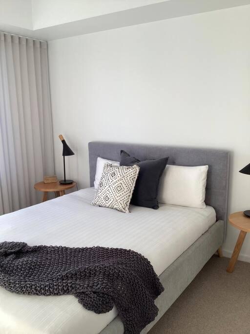 In The Heart Of Port Melbourne Apartment Bagian luar foto