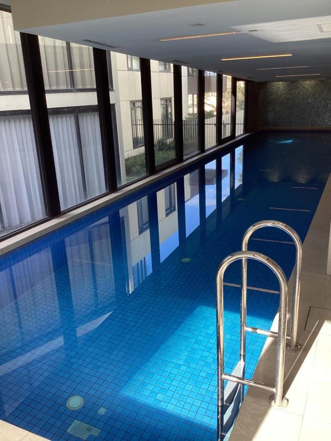 In The Heart Of Port Melbourne Apartment Bagian luar foto