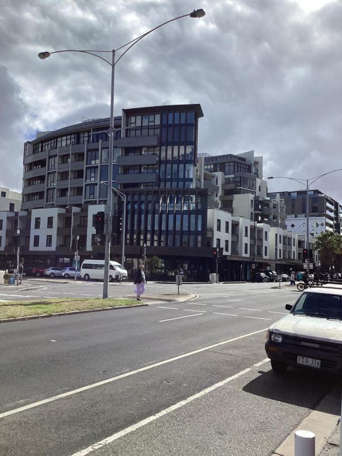 In The Heart Of Port Melbourne Apartment Bagian luar foto