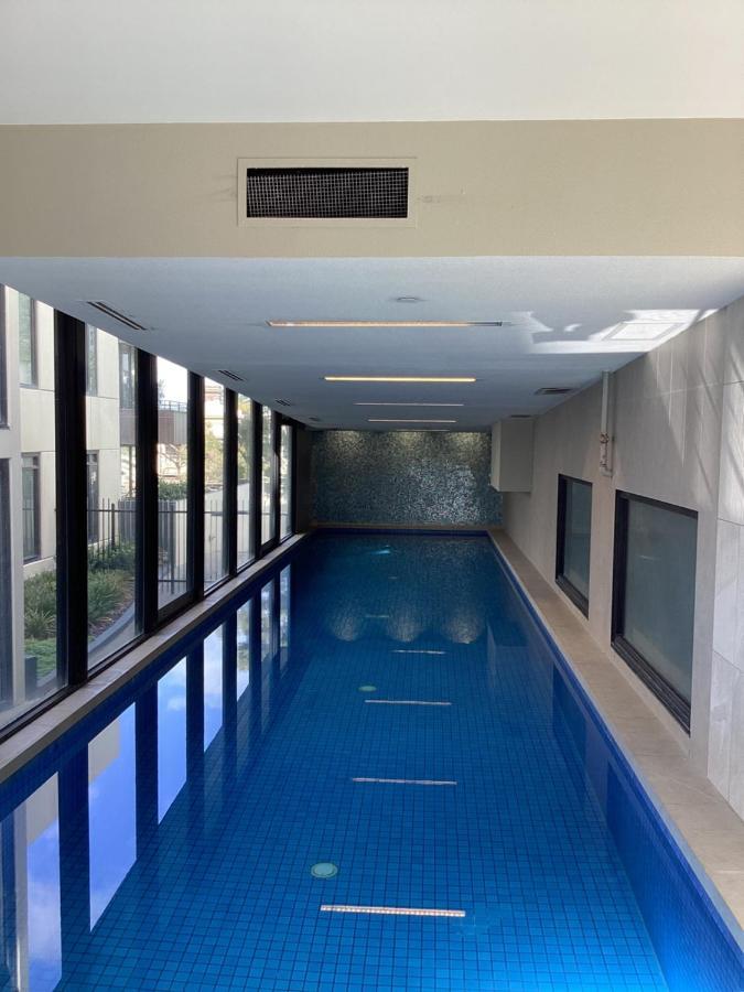 In The Heart Of Port Melbourne Apartment Bagian luar foto