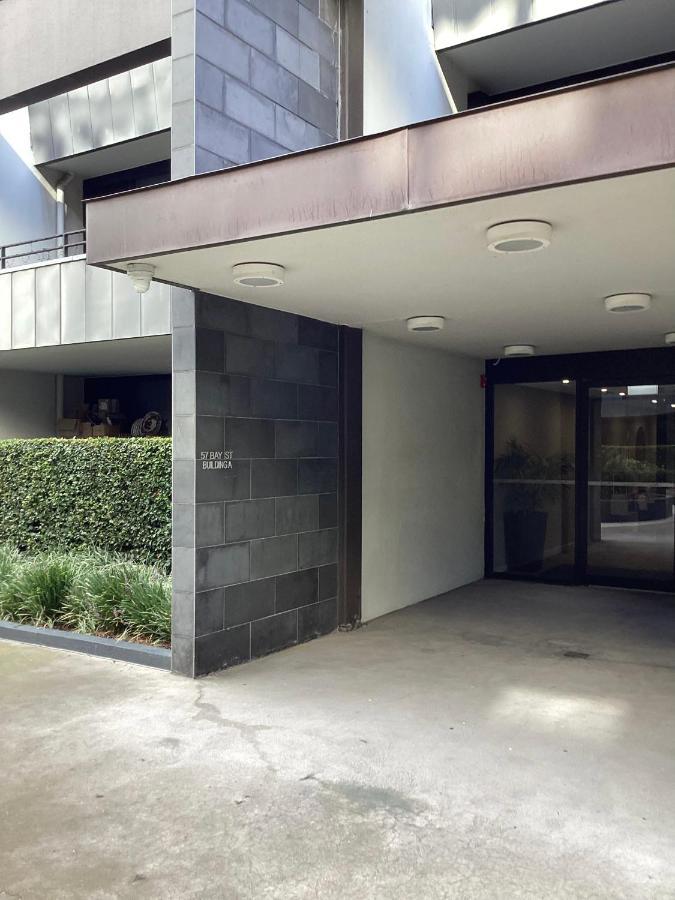 In The Heart Of Port Melbourne Apartment Bagian luar foto