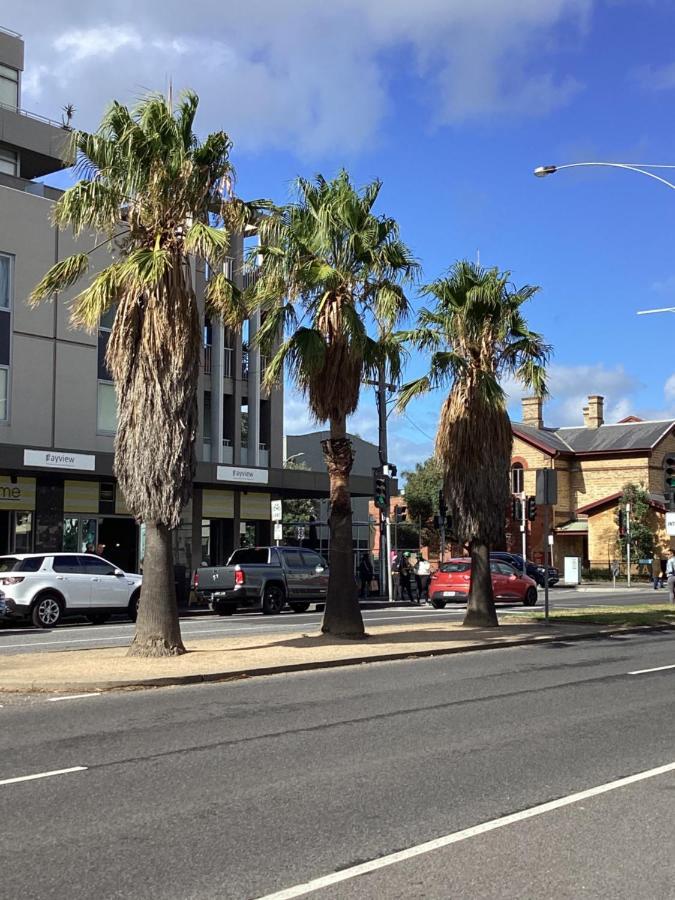 In The Heart Of Port Melbourne Apartment Bagian luar foto