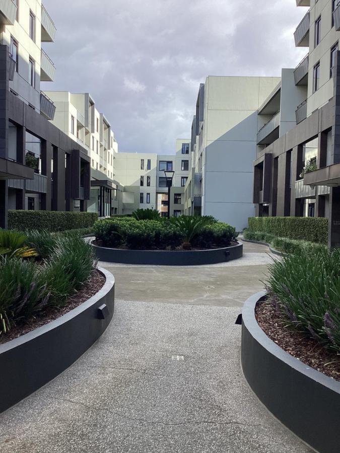 In The Heart Of Port Melbourne Apartment Bagian luar foto